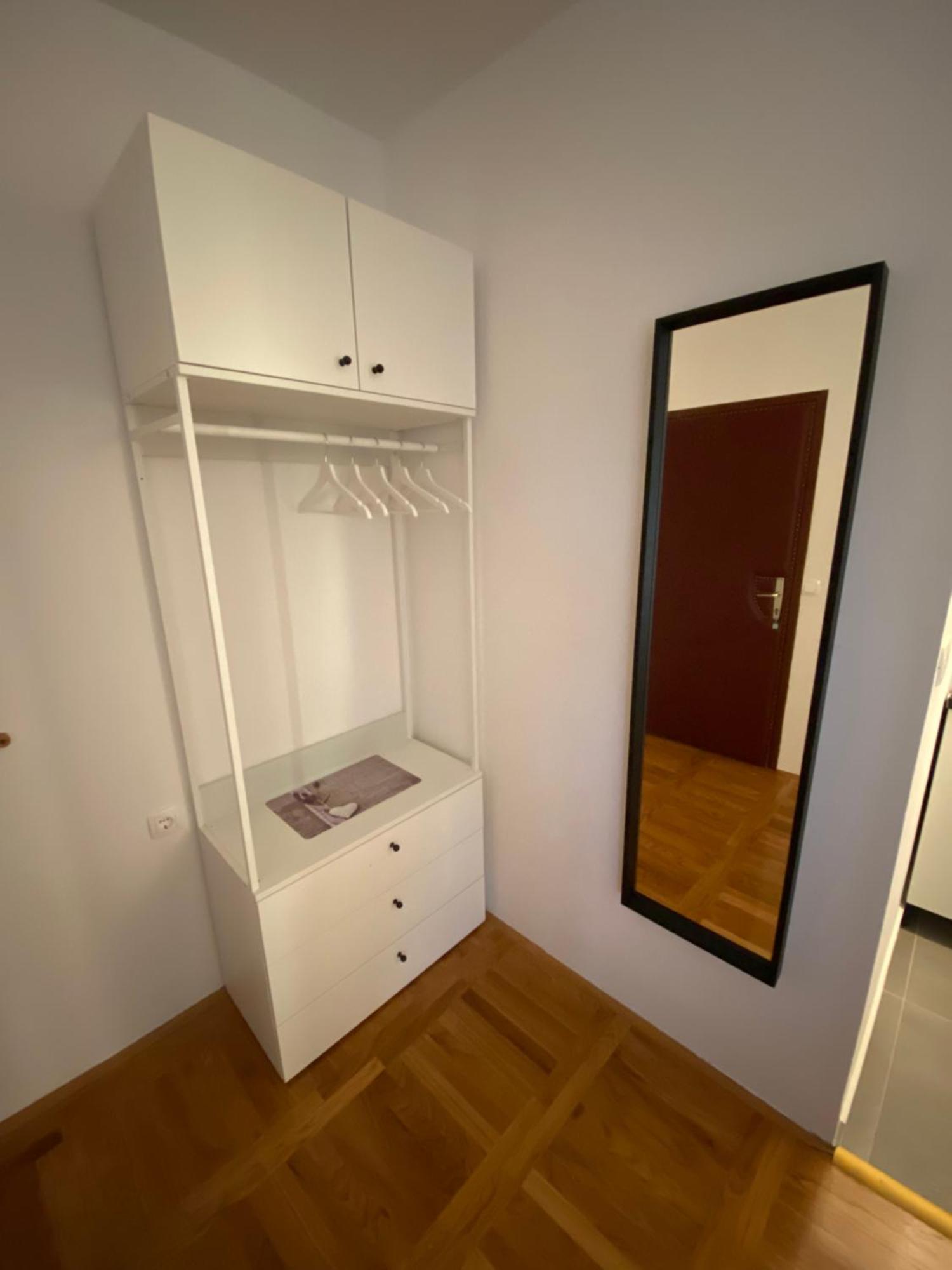 Apartment And Adria *